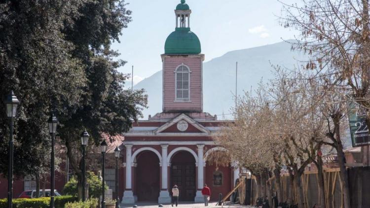 Iglesia y Casa Parroquial de San José de Maipo en Cajon del Maipo, Metropolitana